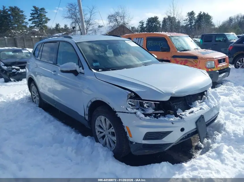 VOLKSWAGEN TIGUAN 2018. Lot# 44180072. VIN 3VV0B7AX1JM113745. Photo 1