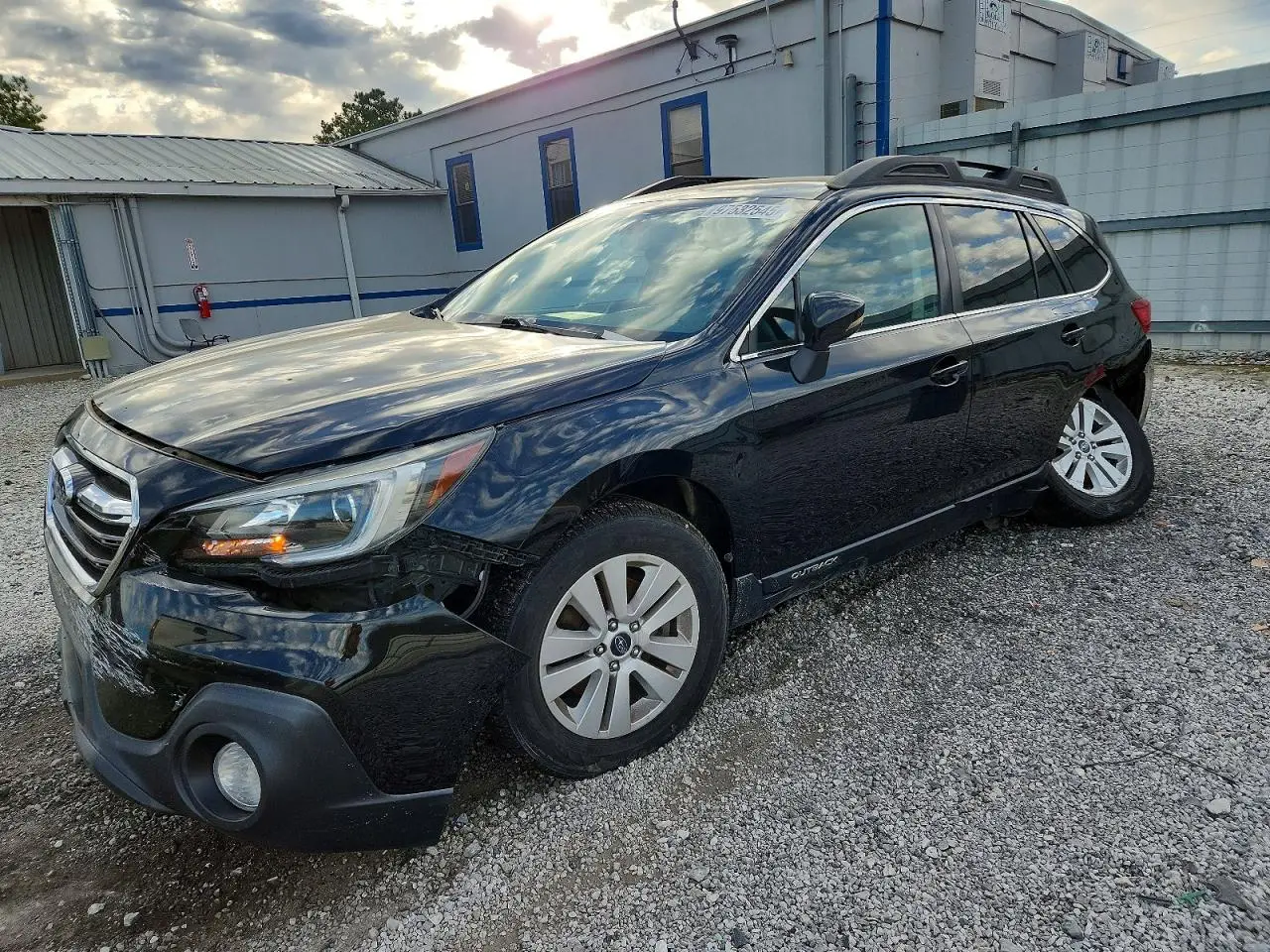 SUBARU OUTBACK 2018. Lot# 97532545. VIN 4S4BSAFC4J3395449. Photo 1