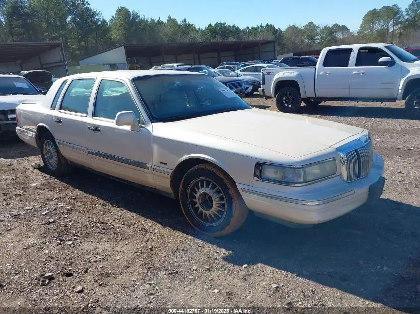 LINCOLN TOWN CAR 1995. Lot# 44182767. VIN 1LNLM83W1SY630125. Photo 1