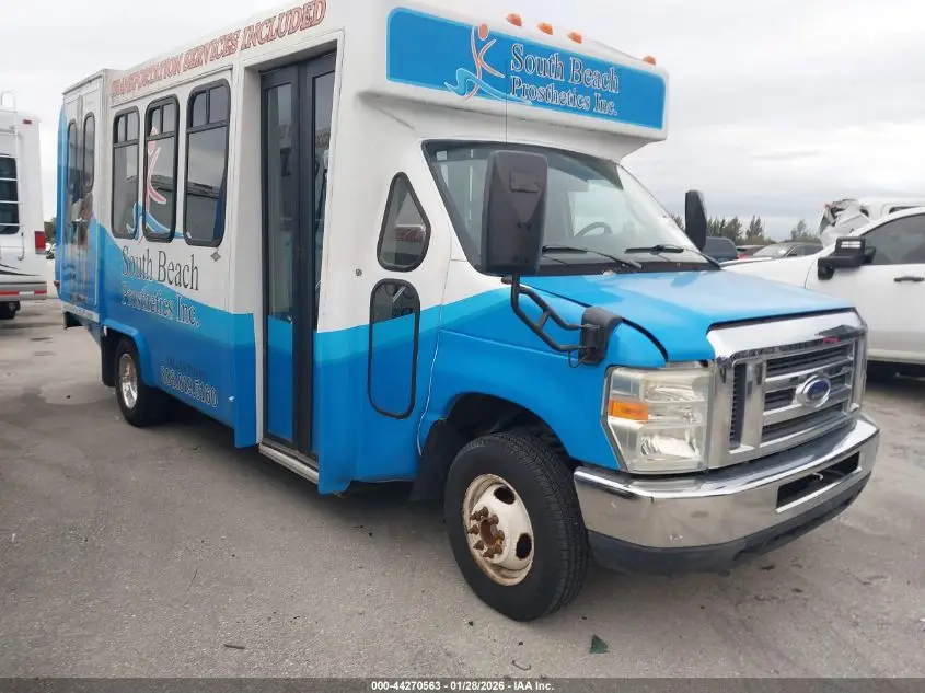 FORD E-350 CUTAWAY 2008. Lot# 44270563. VIN 1FD3E35S68DA18156. Photo 1