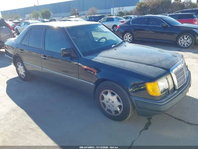 MERCEDES-BENZ 400 1992. Lot# 44140933. VIN WDBEA34EXNB646943. Photo 1