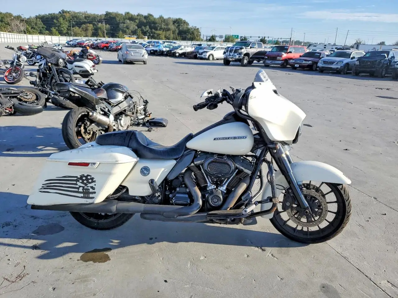 HARLEY-DAVIDSON FL 2018. Lot# 99316415. VIN 1HD1KRC1XJB649087. Photo 1